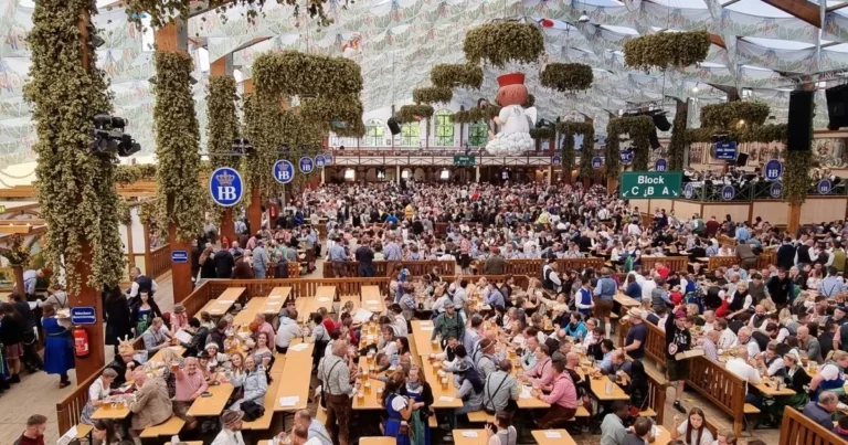 SoulensWay_Oktoberfest_tent_HB